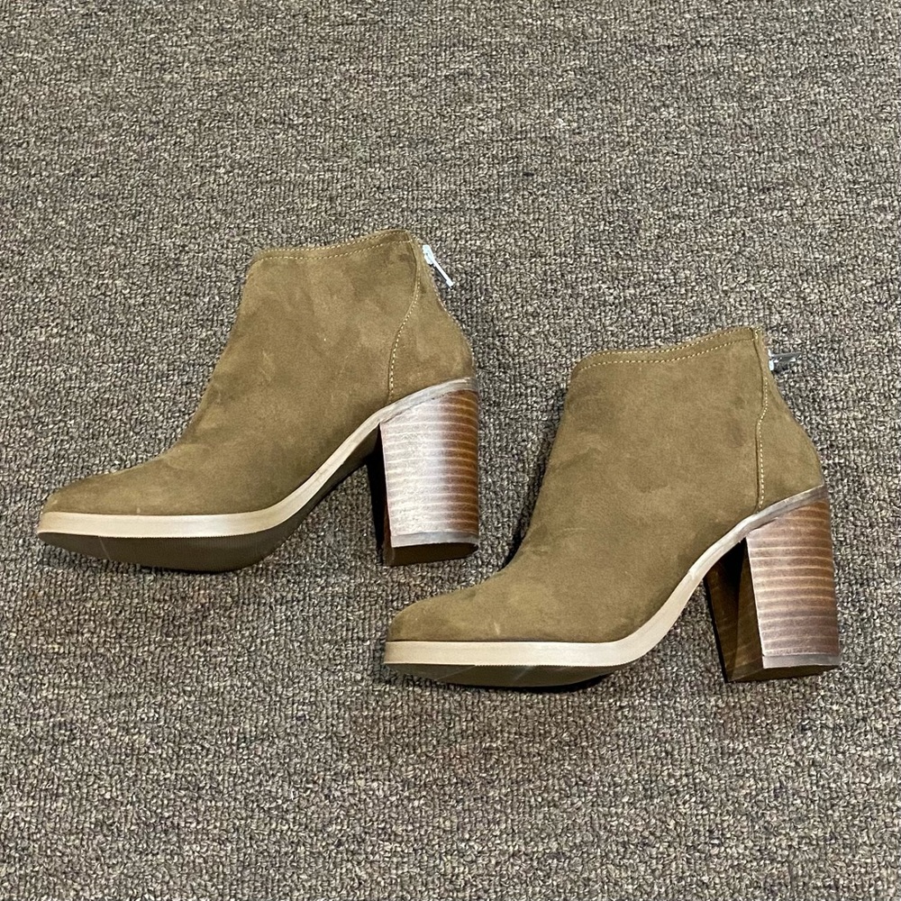 NWOT Heeled Brown Steve Madden Booties